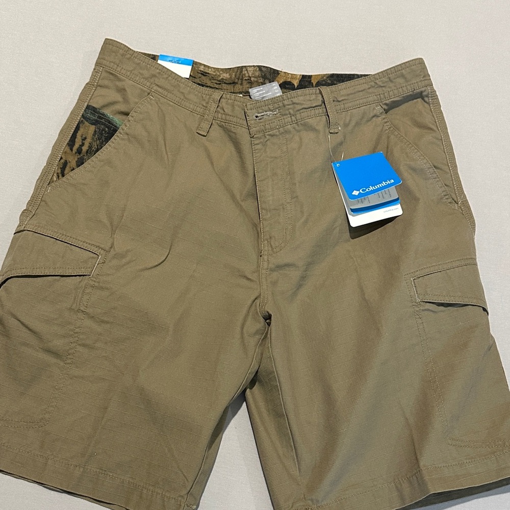 Columbia Men's Olive Cargo Shorts